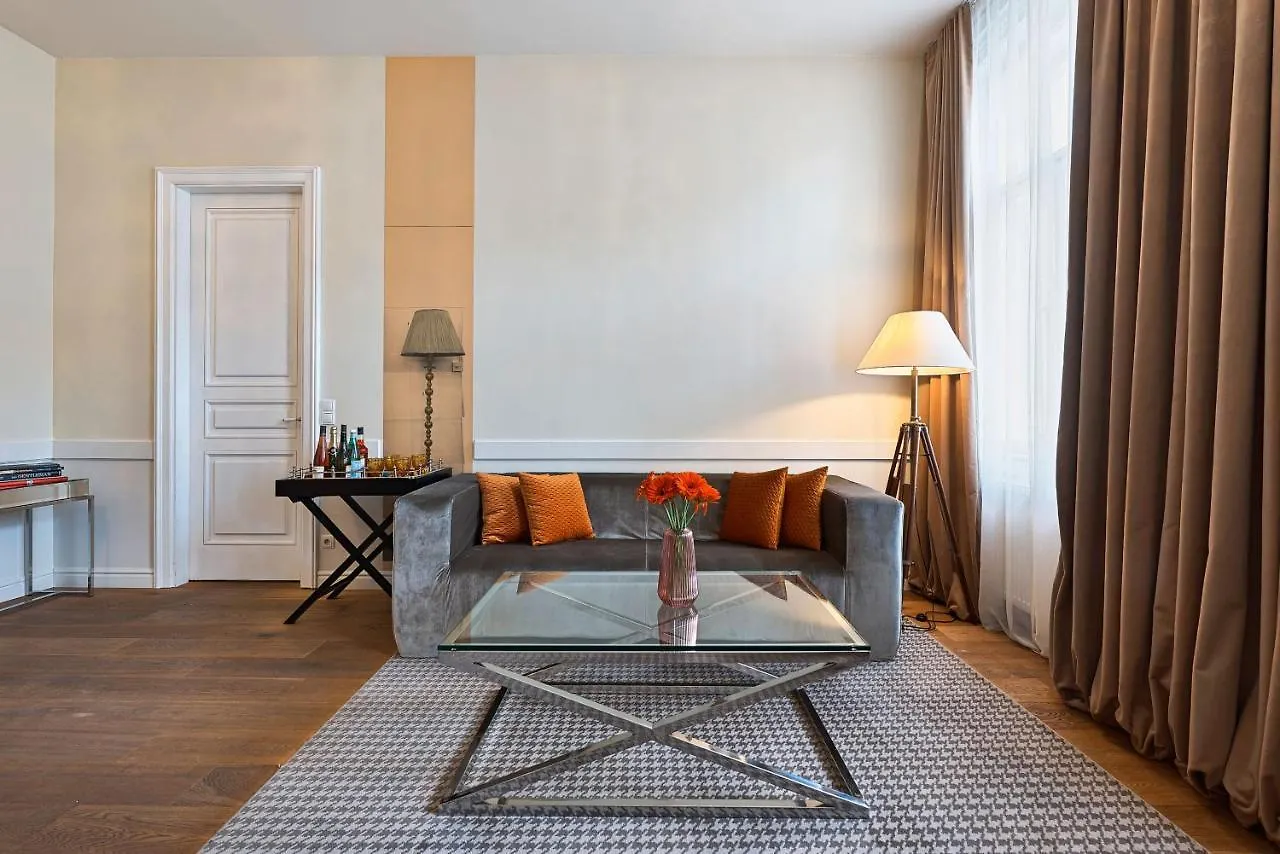 6 Rooms Vienna Apartment