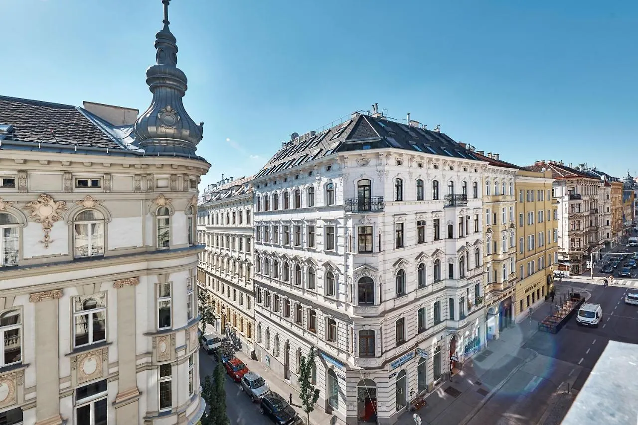 6 Rooms Vienna Apartment