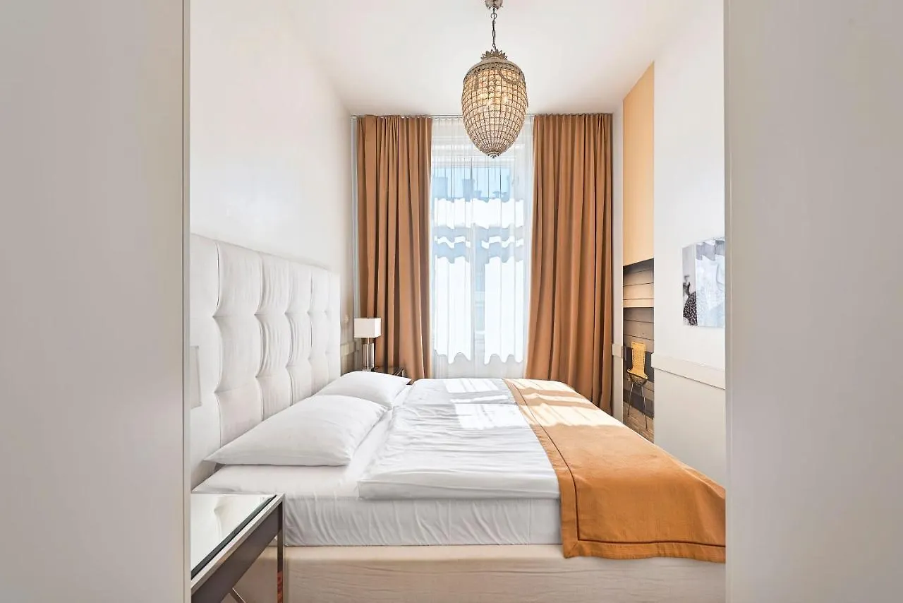 6 Rooms Vienna 0*,