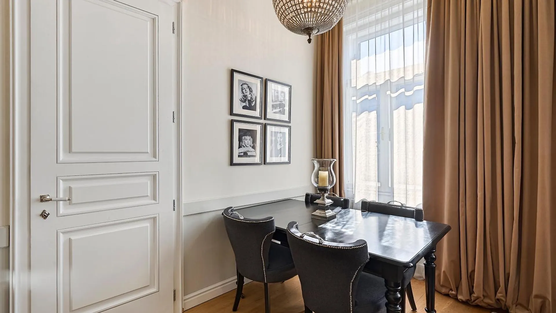 6 Rooms Vienna Austria