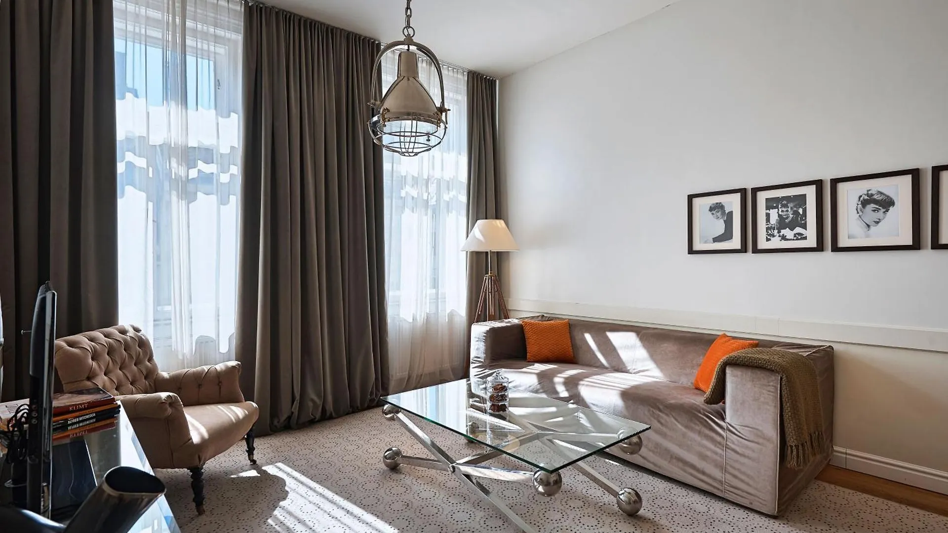 6 Rooms Vienna