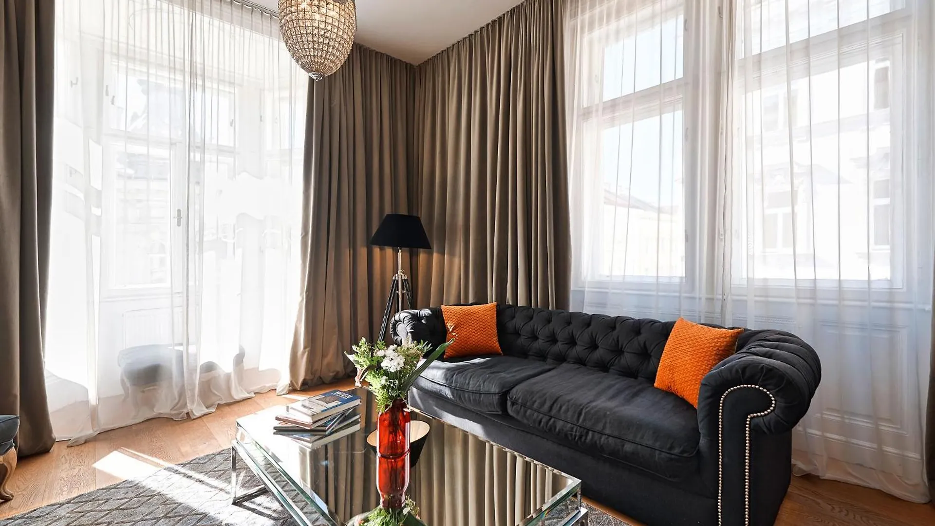6 Rooms Vienna 0*,