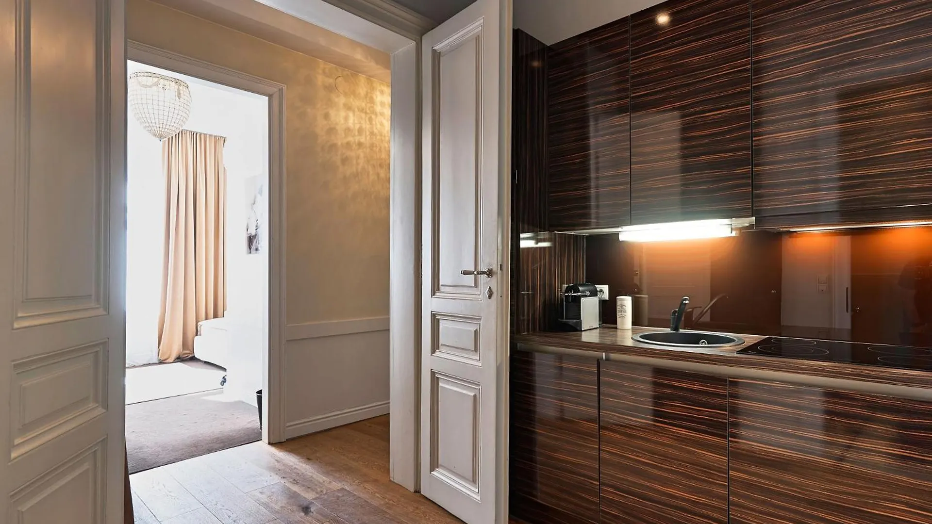 6 Rooms Vienna Austria