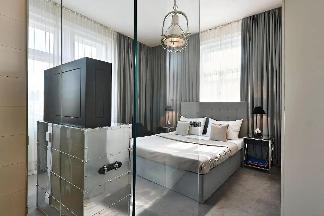 6 rooms Naschmarkt Wenen