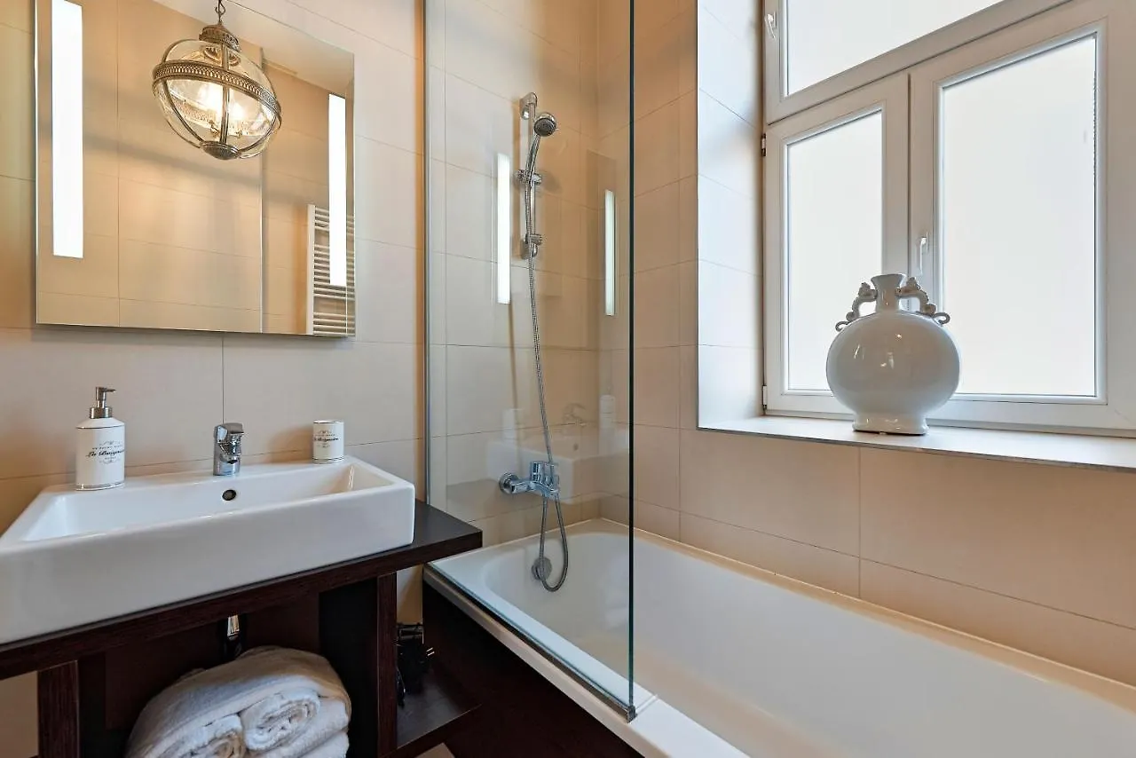 6 rooms Naschmarkt Wenen