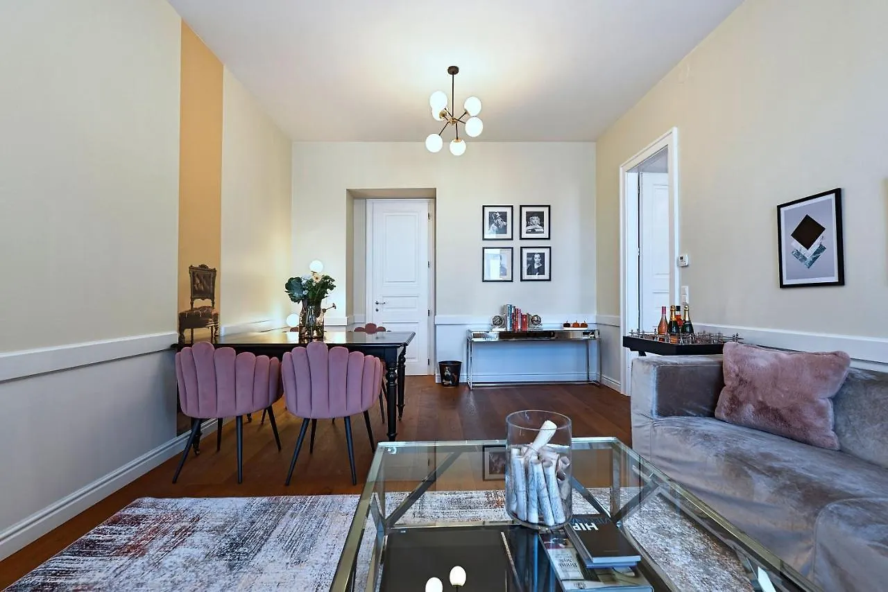 Appartement 6 rooms Naschmarkt Wenen