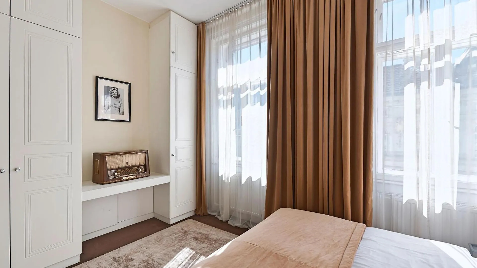 וינה 6 Rooms דירה