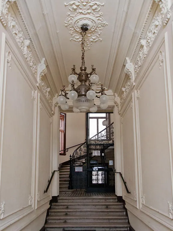 וינה 6 Rooms דירה