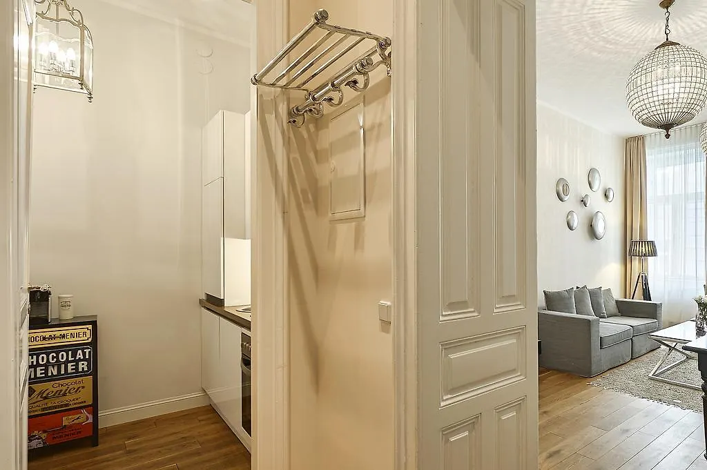 וינה 6 Rooms דירה