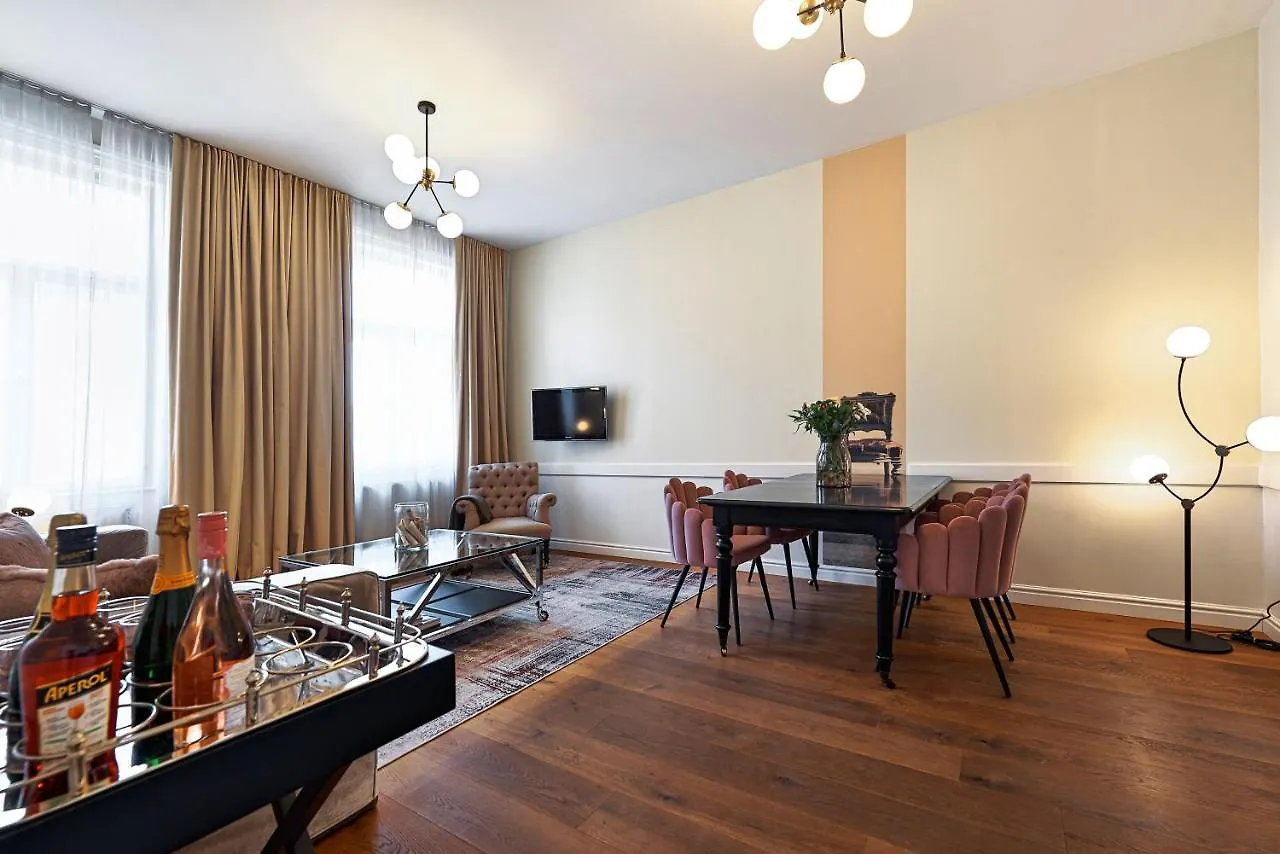 6 Rooms Vienna