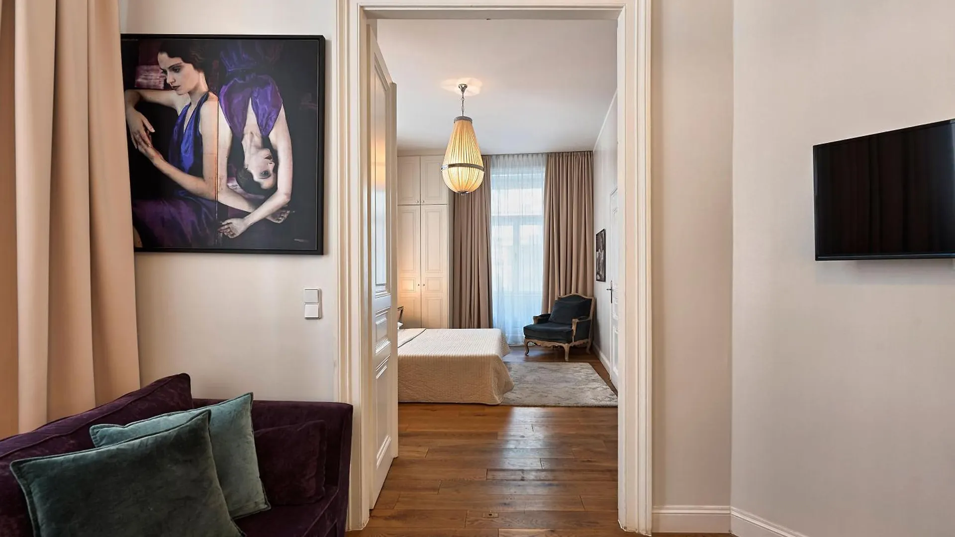6 Rooms Vienna Apartment