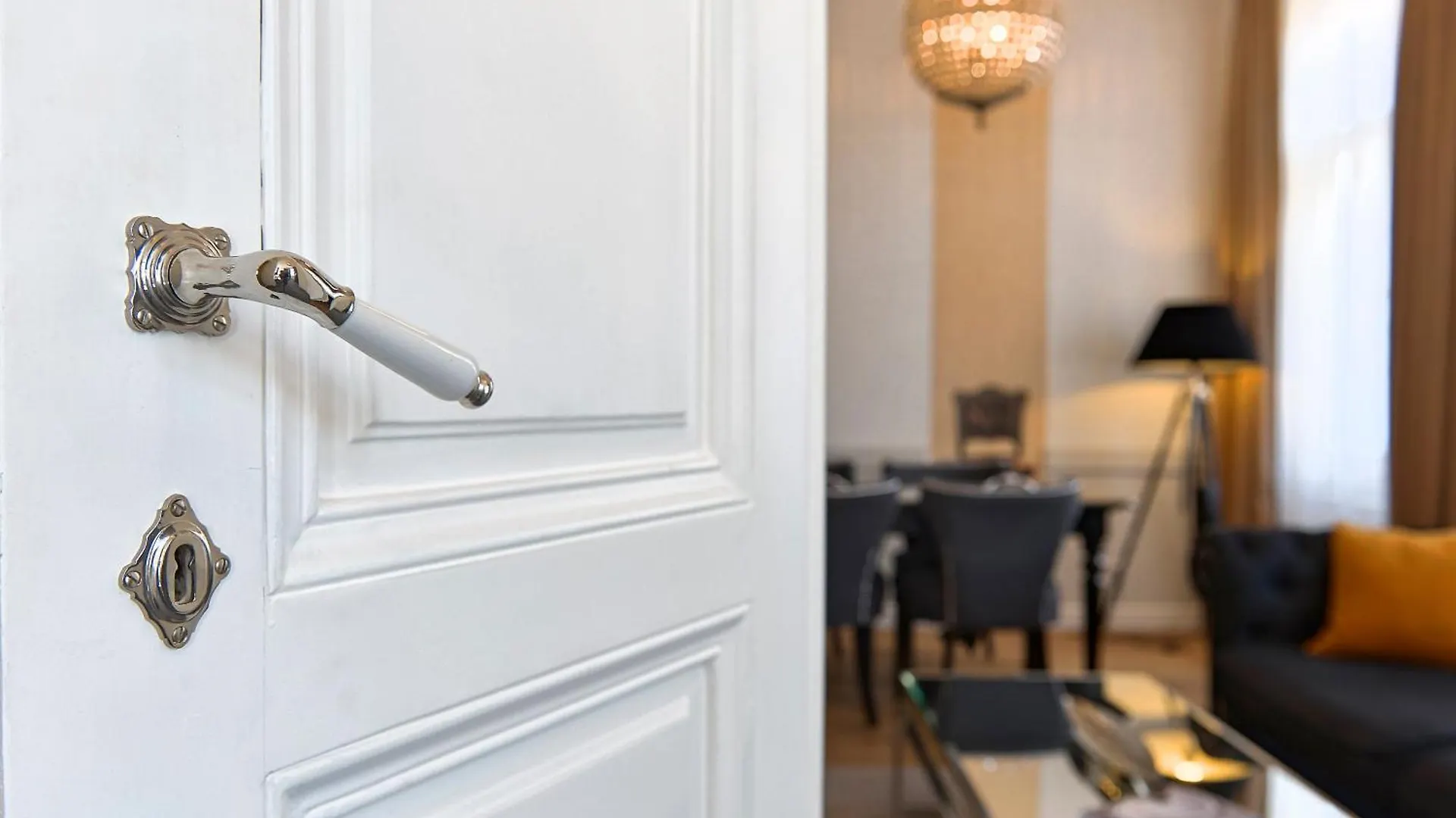 6 Rooms Vienna Apartment